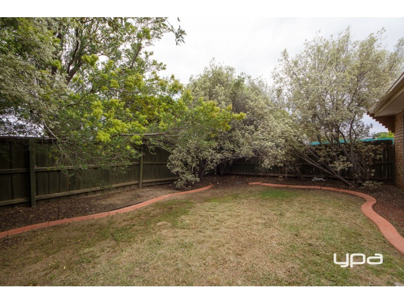 29 Flint Crescent, Delahey VIC 3037