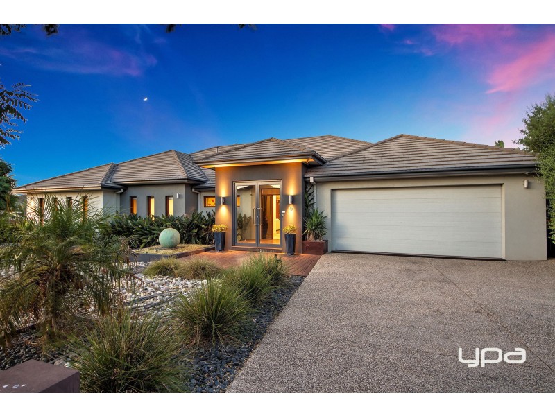 6 Clonandra Lane, Caroline Springs VIC 3023