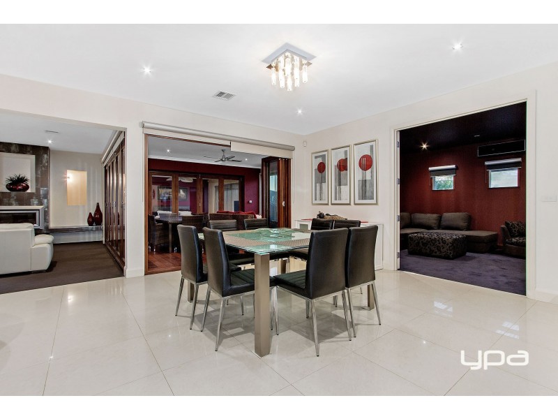 6 Clonandra Lane, Caroline Springs VIC 3023