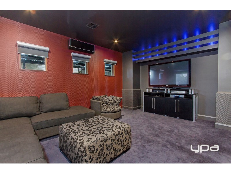 6 Clonandra Lane, Caroline Springs VIC 3023