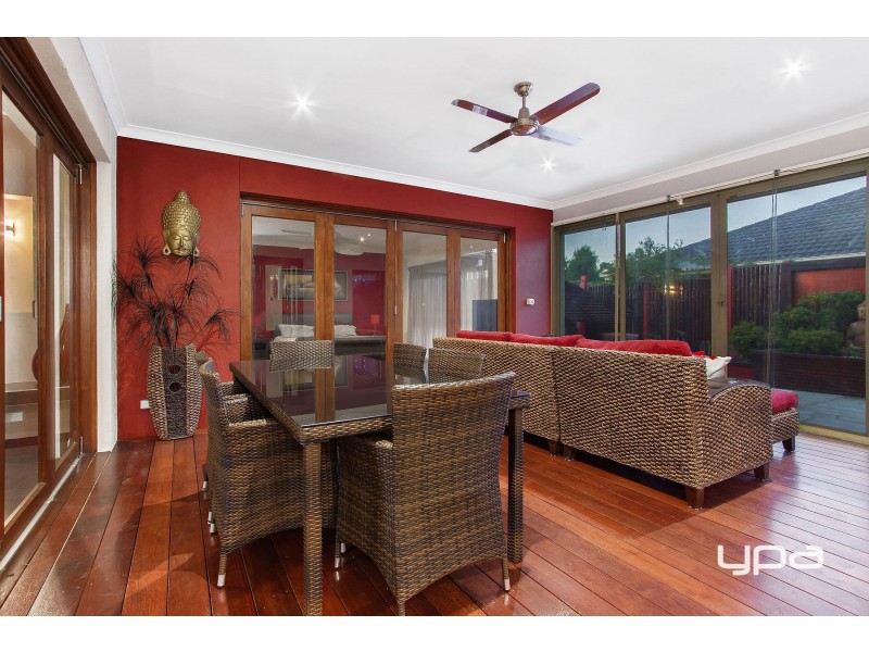 6 Clonandra Lane, Caroline Springs VIC 3023