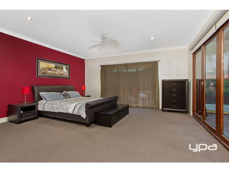 6 Clonandra Lane, Caroline Springs VIC 3023