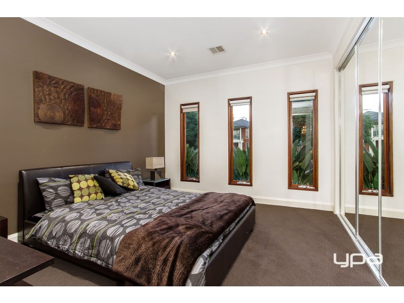 6 Clonandra Lane, Caroline Springs VIC 3023