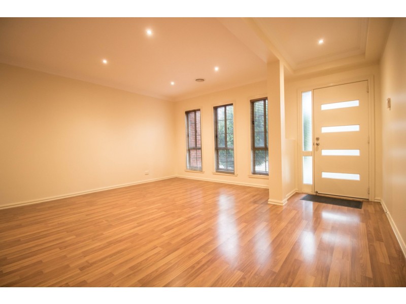 7 Omarama Way, Taylors Hill VIC 3037