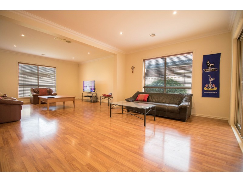 7 Omarama Way, Taylors Hill VIC 3037