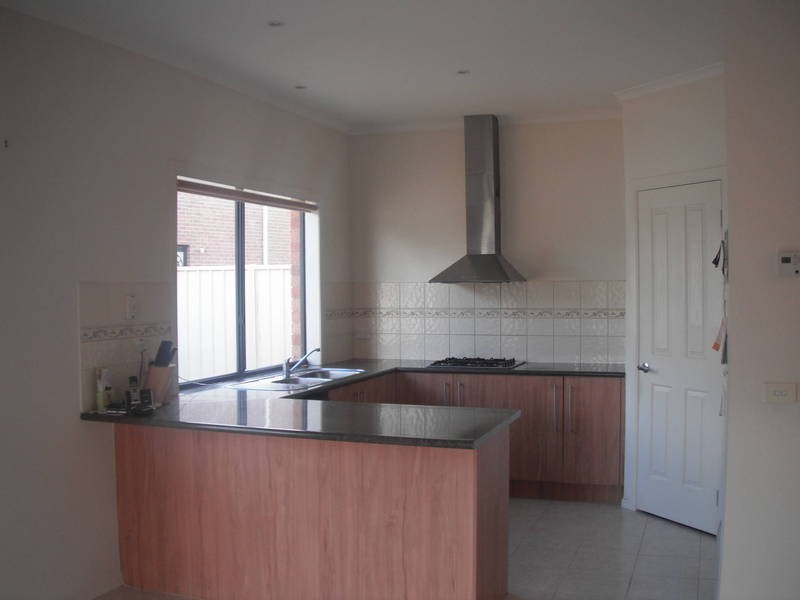 3 Cofton Street, Caroline Springs VIC 3023