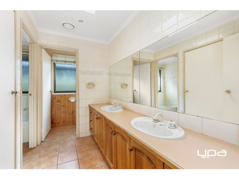 27 Coventry Drive, Werribee VIC 3030