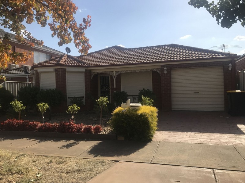 11 Diggers Place, Caroline Springs VIC 3023