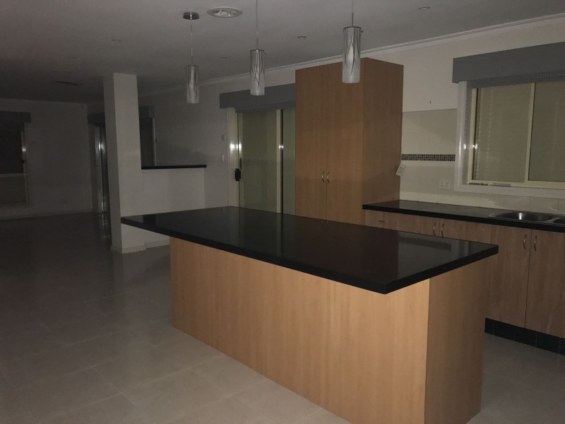 11 Diggers Place, Caroline Springs VIC 3023
