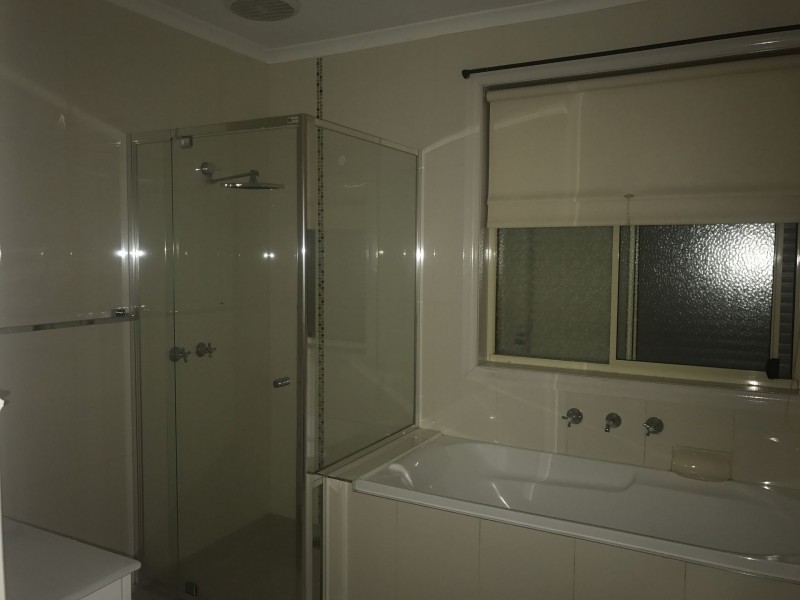 11 Diggers Place, Caroline Springs VIC 3023