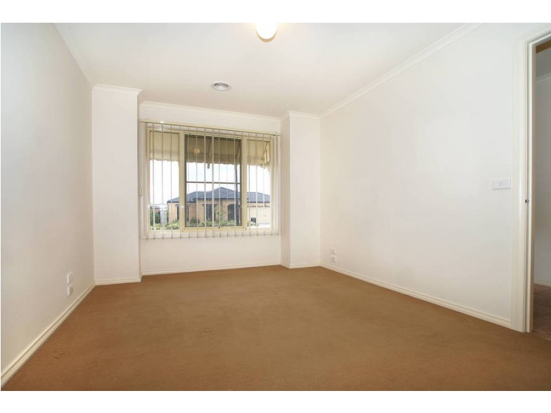 20 Lyons Ave, Burnside VIC 3023