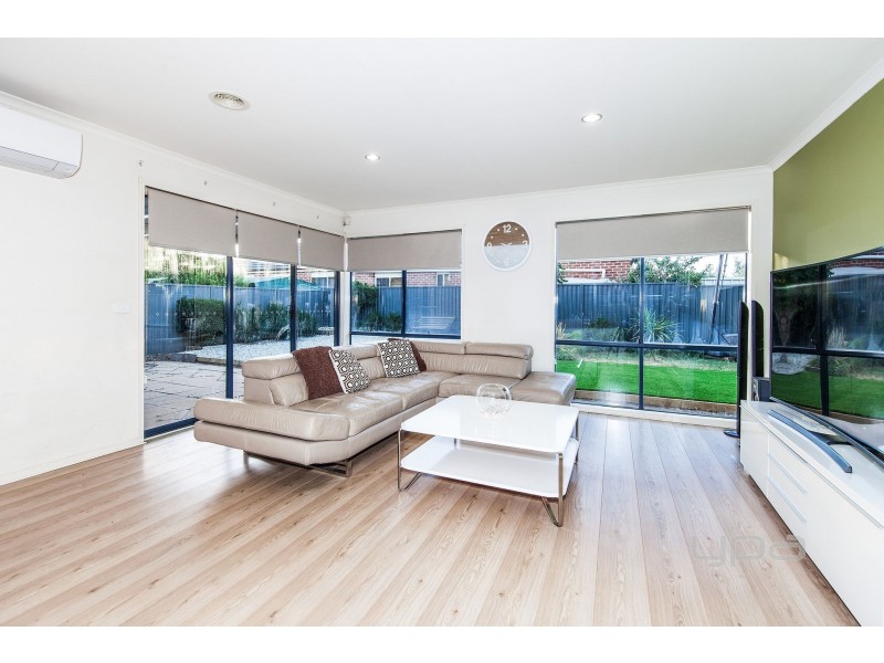 7 Narooma Avenue, Burnside VIC 3023