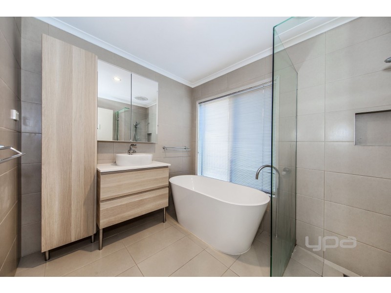 7 Narooma Avenue, Burnside VIC 3023