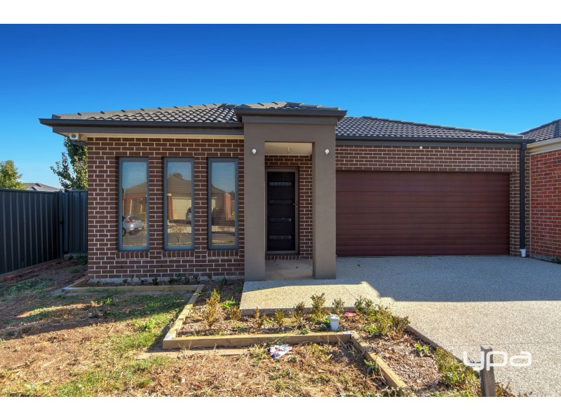 30 Duncombe Parkway, Deer Park VIC 3023