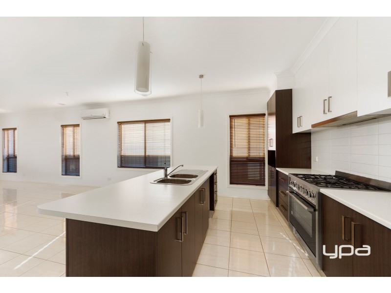 30 Duncombe Parkway, Deer Park VIC 3023