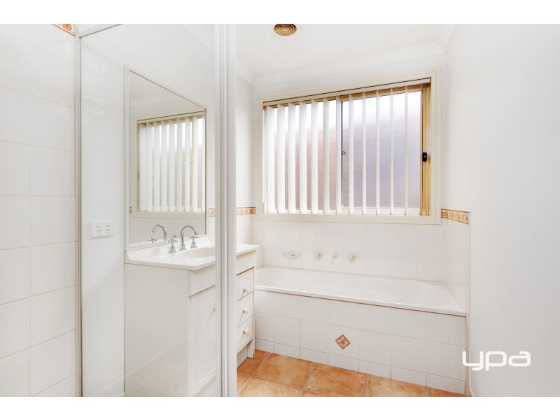 2/72 Mossfiel Drive, Hoppers Crossing VIC 3029