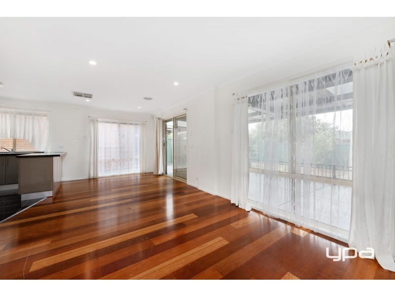 12 Strickland Crescent, Burnside VIC 3023