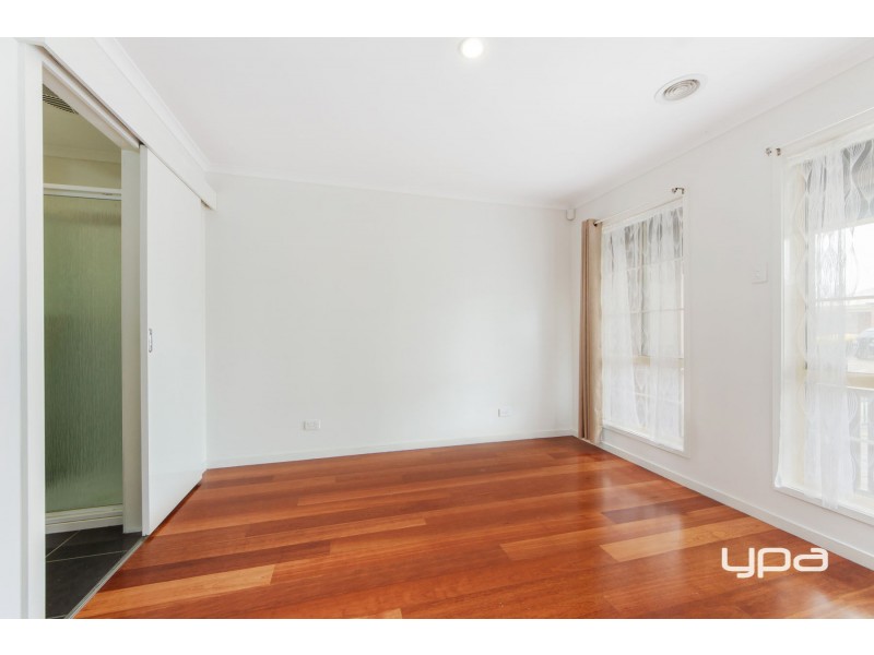 12 Strickland Crescent, Burnside VIC 3023