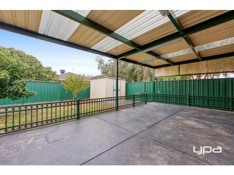 12 Strickland Crescent, Burnside VIC 3023