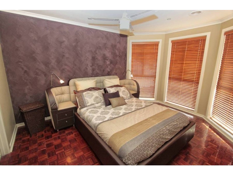 9 Cleland Way, Caroline Springs VIC 3023