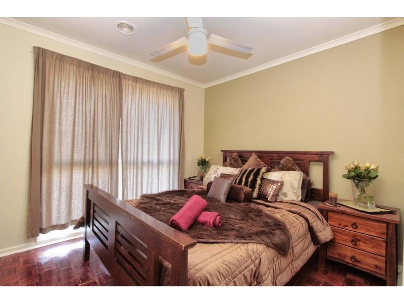 9 Cleland Way, Caroline Springs VIC 3023