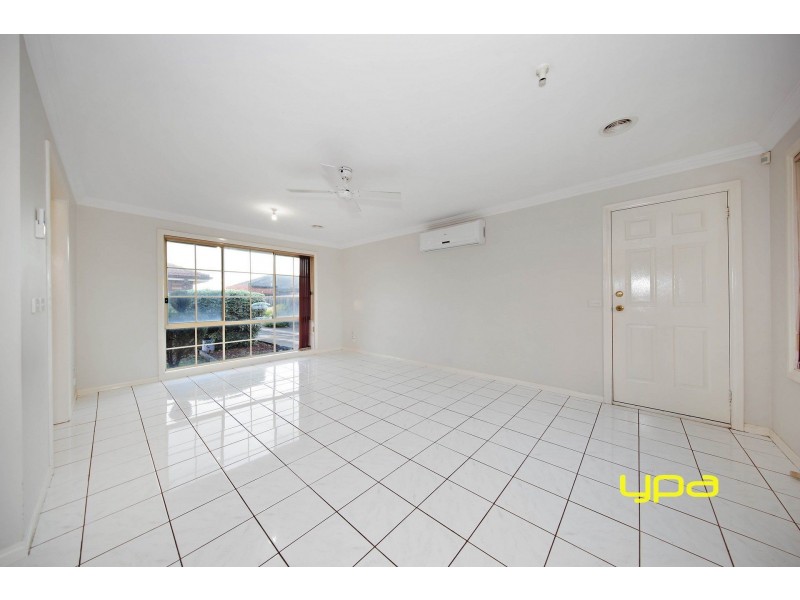 2/4 Deer Street, Deer Park VIC 3023