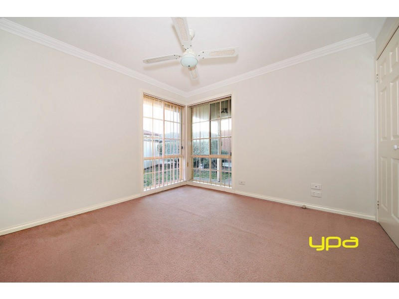 2/4 Deer Street, Deer Park VIC 3023