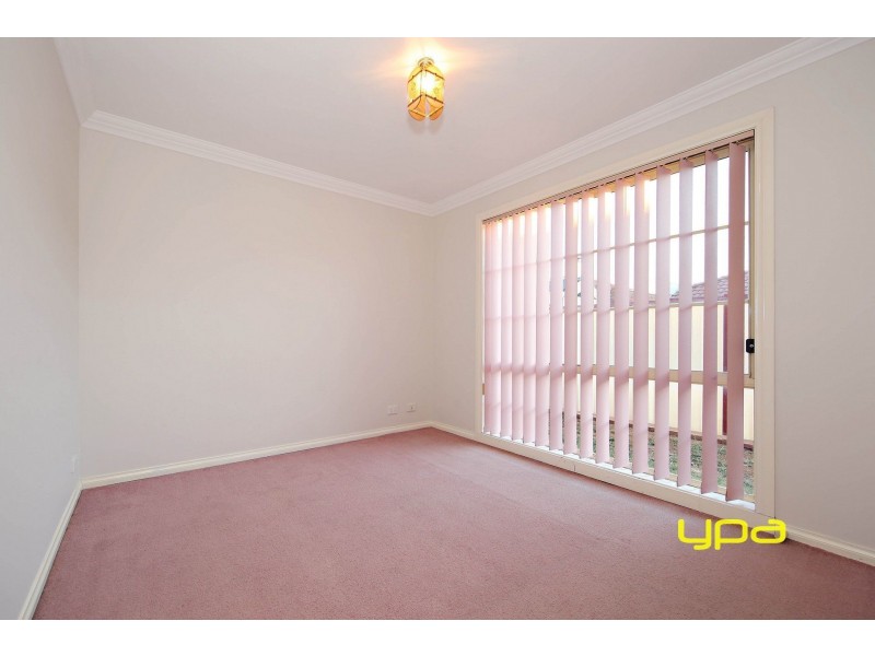 2/4 Deer Street, Deer Park VIC 3023