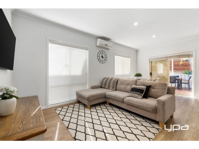 22/40 McCubbin Way, Caroline Springs VIC 3023