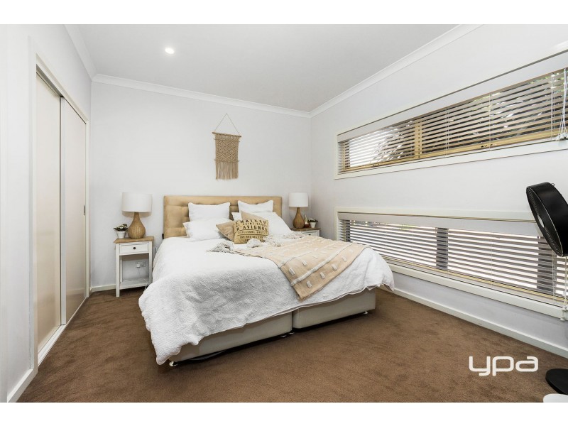 22/40 McCubbin Way, Caroline Springs VIC 3023