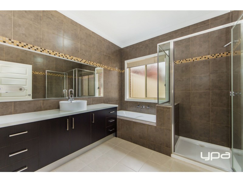 7 Sirius Way, Kurunjang VIC 3337