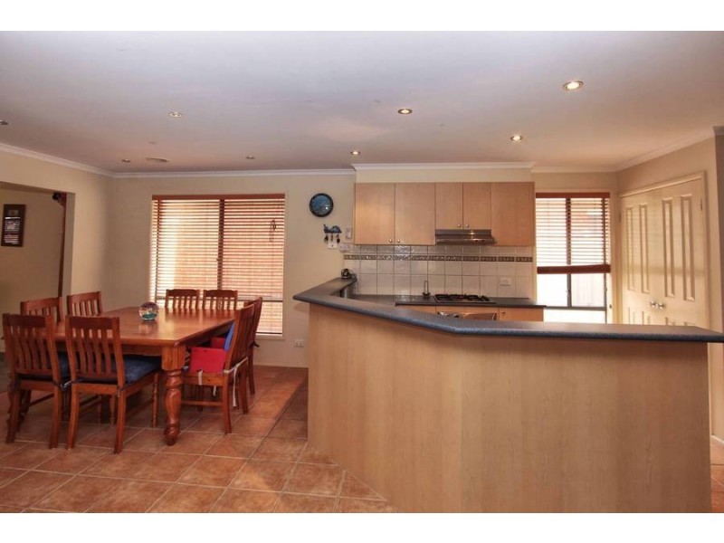 20 Millstream Way, Caroline Springs VIC 3023