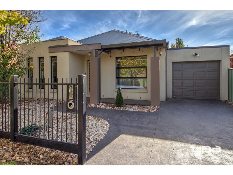 31 Lambertia Loop, Caroline Springs VIC 3023