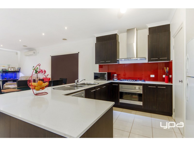 31 Lambertia Loop, Caroline Springs VIC 3023