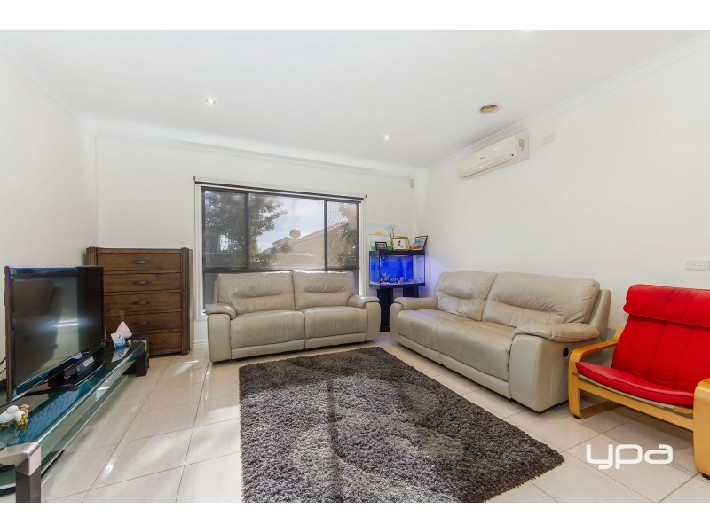 31 Lambertia Loop, Caroline Springs VIC 3023