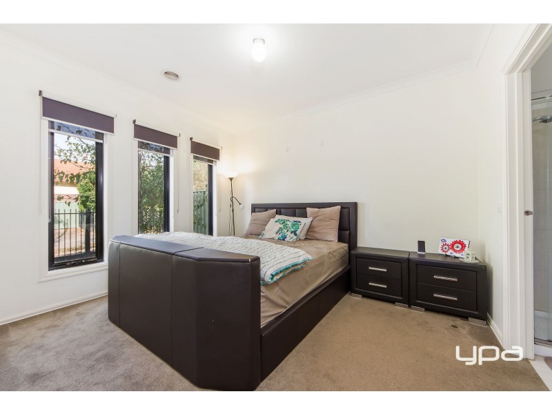 31 Lambertia Loop, Caroline Springs VIC 3023