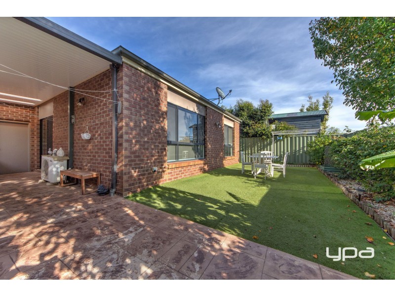 31 Lambertia Loop, Caroline Springs VIC 3023
