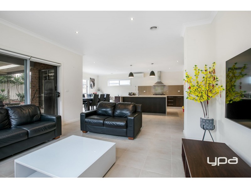 4 Carisbrook Street, Caroline Springs VIC 3023