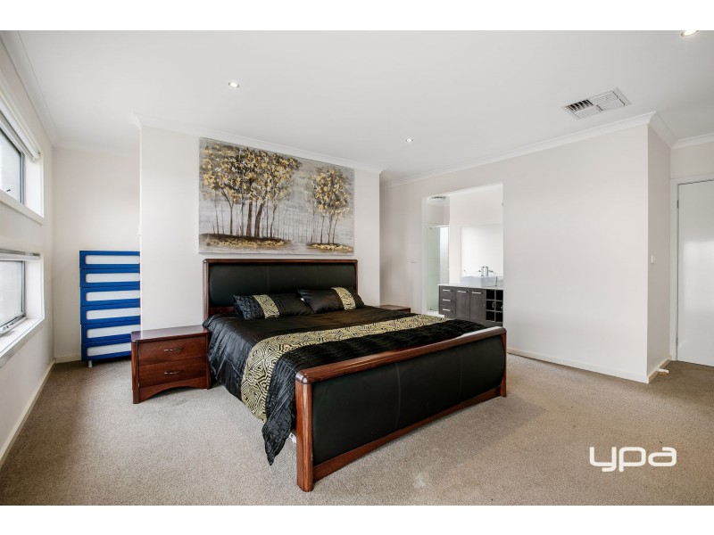 4 Carisbrook Street, Caroline Springs VIC 3023