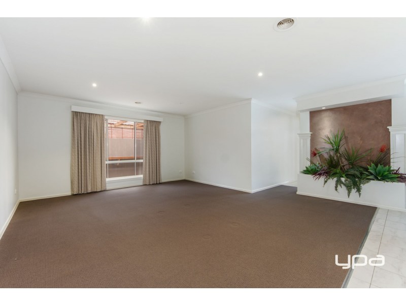 16 Inverell Street, Burnside Heights VIC 3023