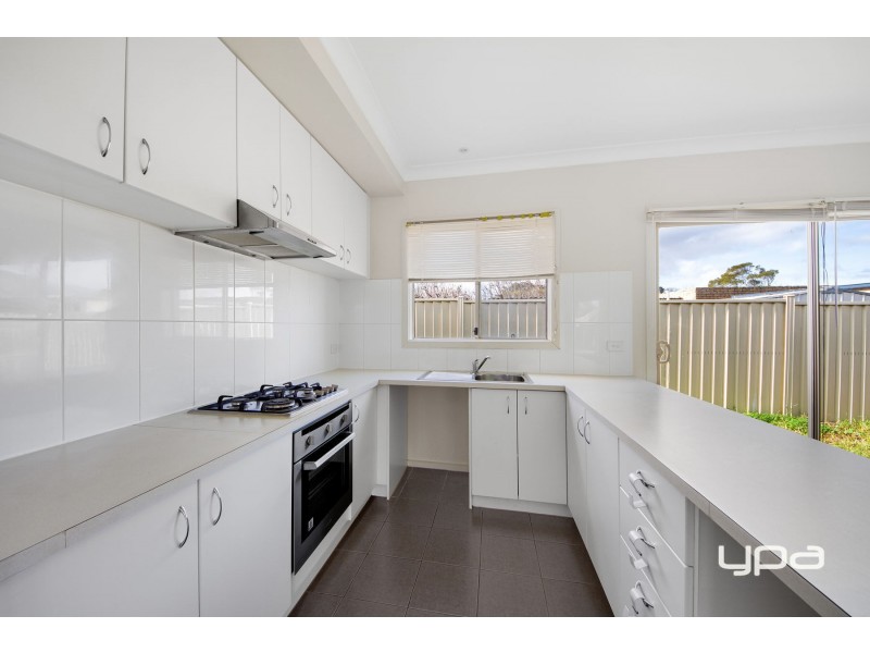 16 Gladstone Grove, Melton VIC 3337