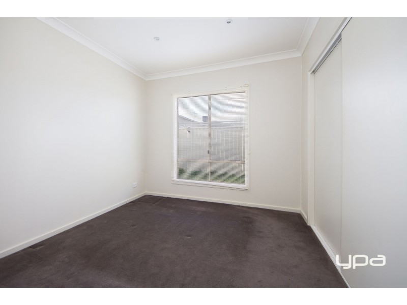 16 Gladstone Grove, Melton VIC 3337