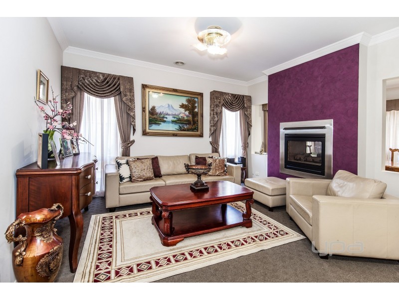 14 Hurlingham Place, Caroline Springs VIC 3023