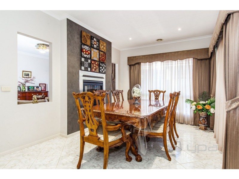 14 Hurlingham Place, Caroline Springs VIC 3023