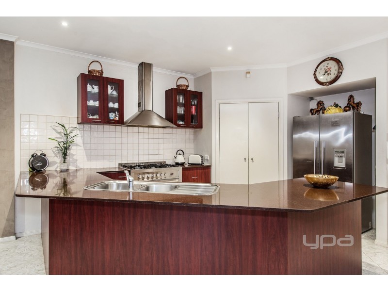 14 Hurlingham Place, Caroline Springs VIC 3023