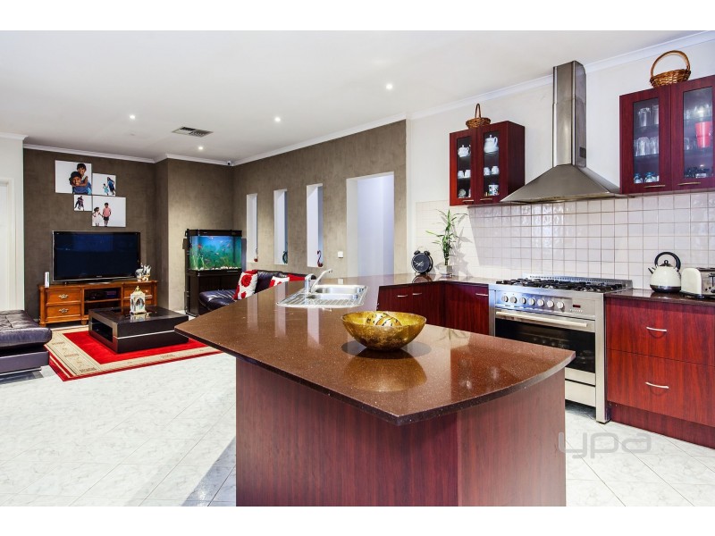 14 Hurlingham Place, Caroline Springs VIC 3023