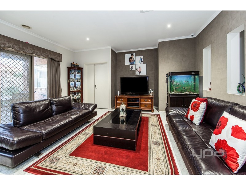 14 Hurlingham Place, Caroline Springs VIC 3023