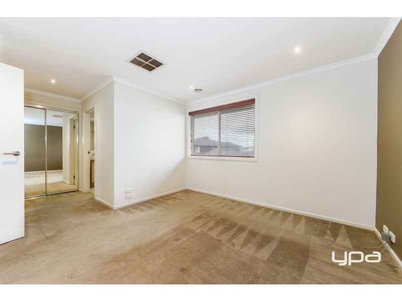 24 Garnet Way, Taylors Hill VIC 3037