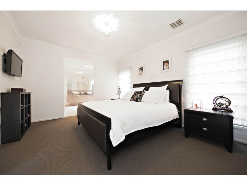 12 Marine Parade, Caroline Springs VIC 3023