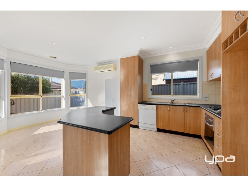 32 Naracoorte Drive, Caroline Springs VIC 3023